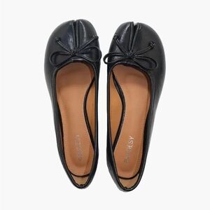 Raboesy Bow Tie Tabi Flats - Black